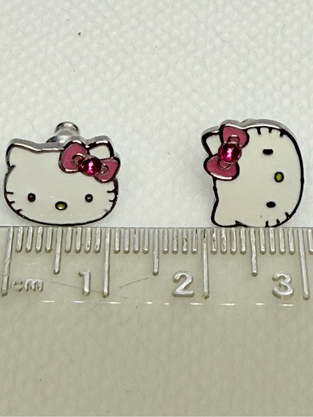 Hello Kitty White Face Pink Bow Kids Stud Earrings! - Picture 7 of 7